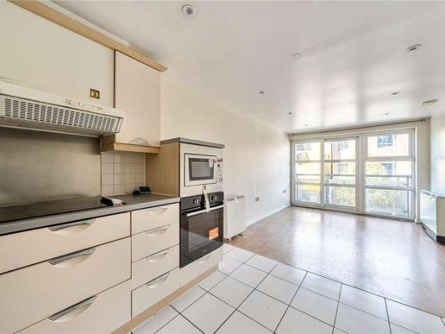 Flat for sale in Norbiton, Greater London