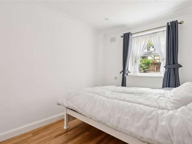 Flat for sale in Kensal Town, Bayswater