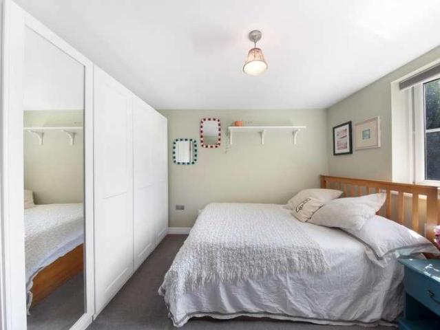 Flat for sale in London Borough of Lewisham, Forest Hill