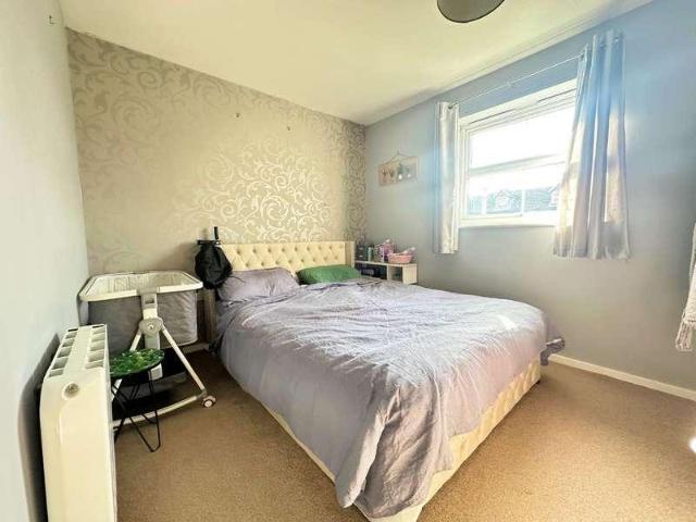 Flat for sale in Weston Turville, Buckinghamshire