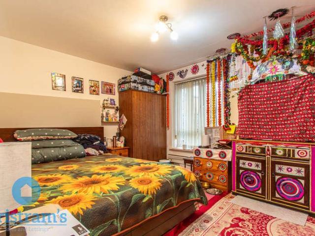 Flat for sale in St Ann's, Haddon