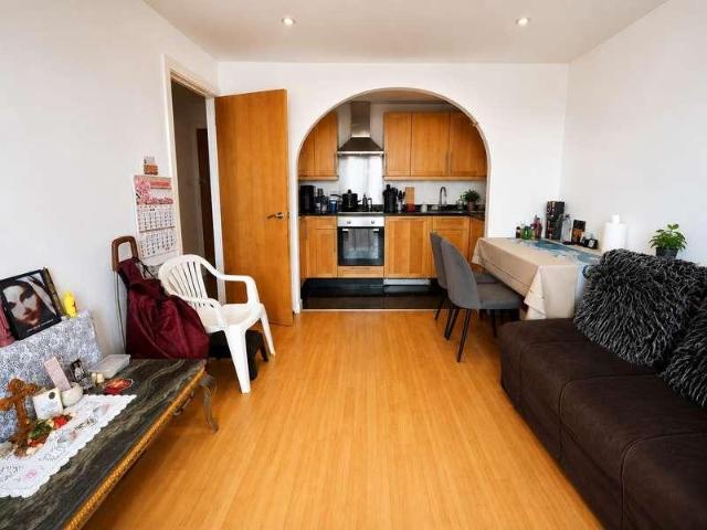 Flat for sale in Wealdstone, Greater London