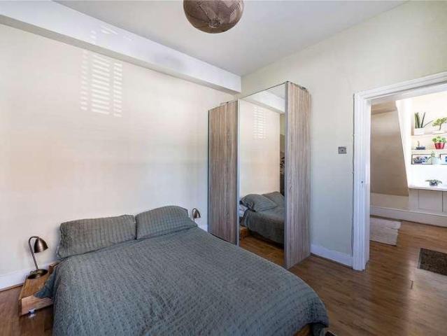 Flat for sale in Hornsey, Greater London