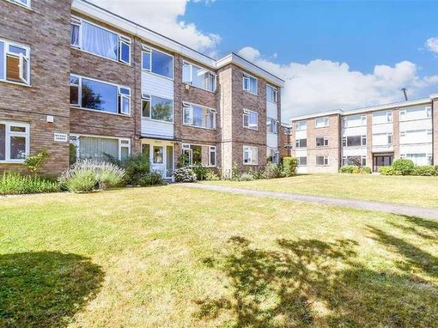 Flat for sale in Romford, Ardleigh Green