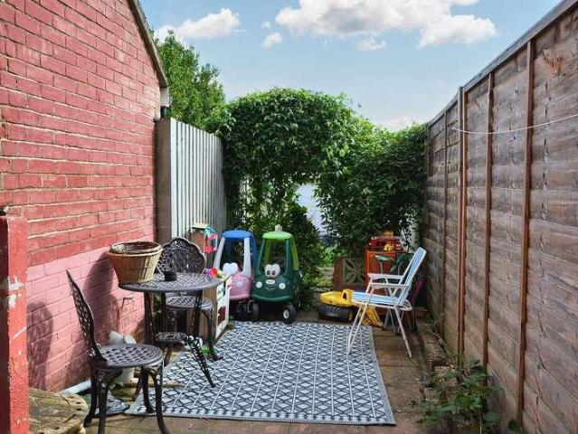 Flat for sale in Repton Manor, Bridgefield