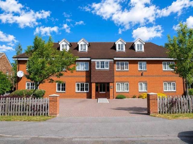 Flat for sale in Temple Park, Binfield