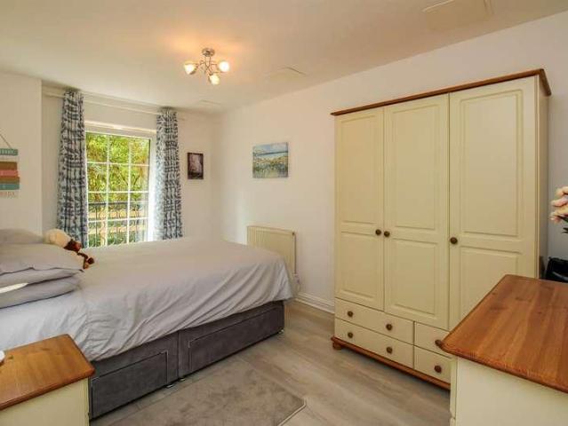 Flat for sale in Wakefield