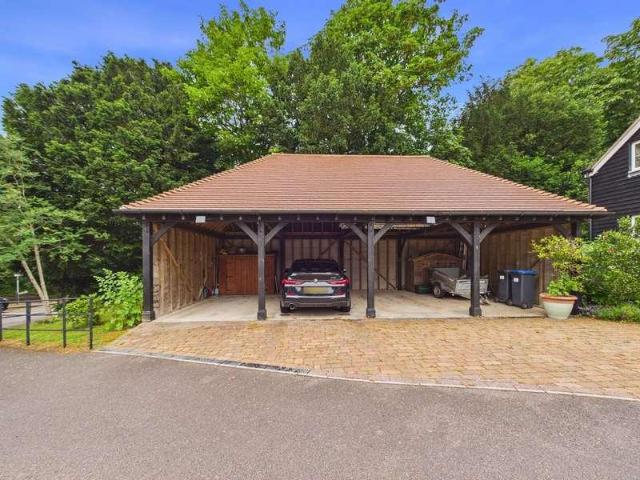Flat for sale in Worthing, West Sussex