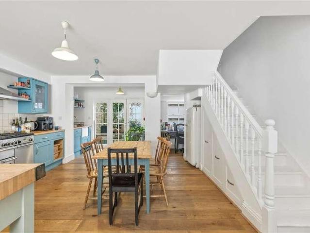 Flat for sale in Barnsbury, Greater London