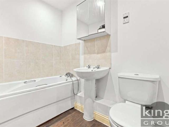 Flat for sale in Broxbourne, Hertfordshire