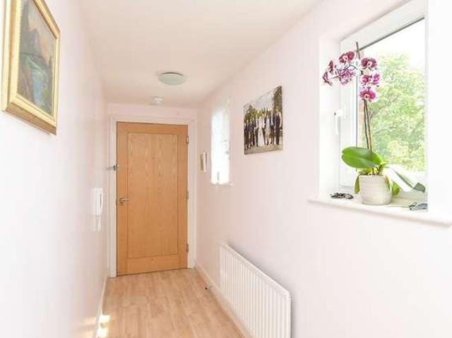 Flat for sale in Red Hill, Surrey