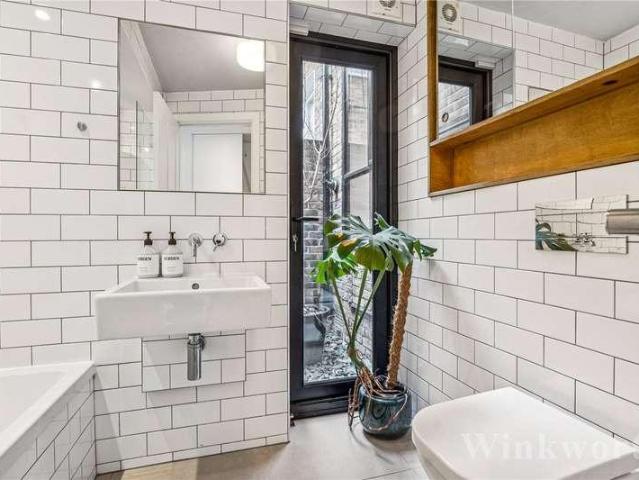 Flat for sale in Peckham, Greater London