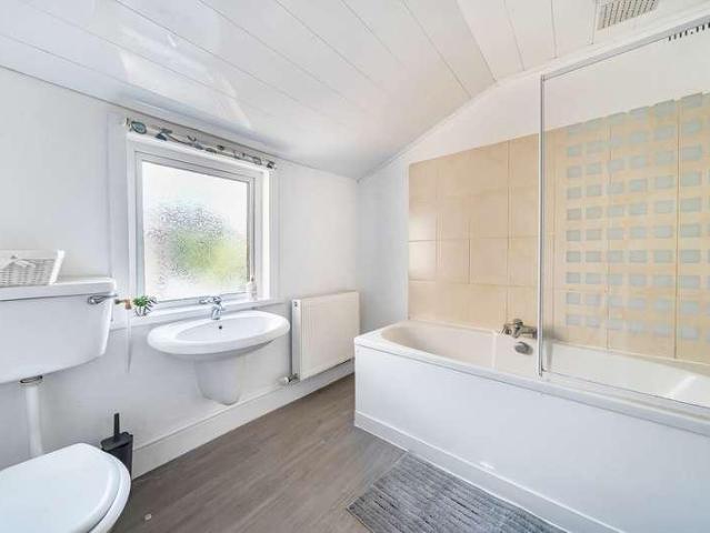 Flat for sale in London Borough of Ealing, Hanwell