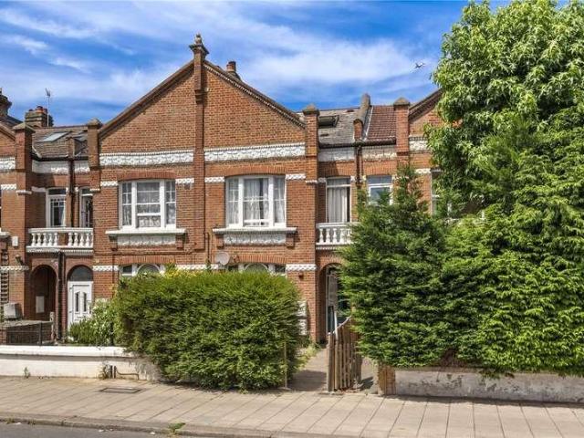 Flat for sale in Balham, Greater London