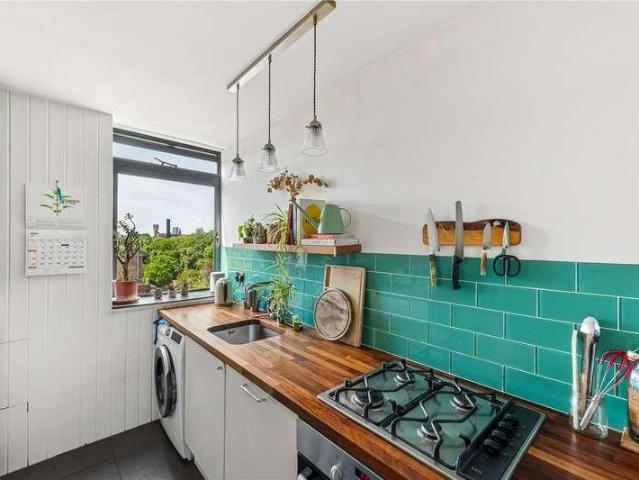 Flat for sale in Stoke Newington, Greater London