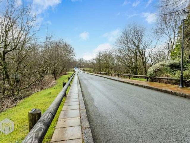 Flat for sale in Montcliffe, Lee Bank