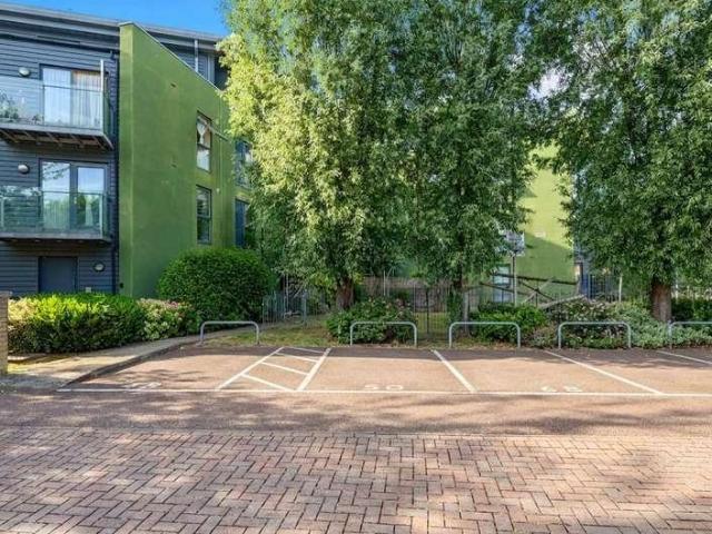 Flat for sale in Little Stanmore, Greater London