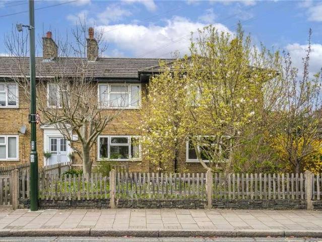 Flat for sale in North Sheen, Greater London