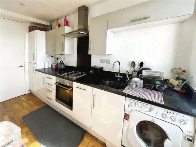 Flat for sale in Dale Hill, Essex