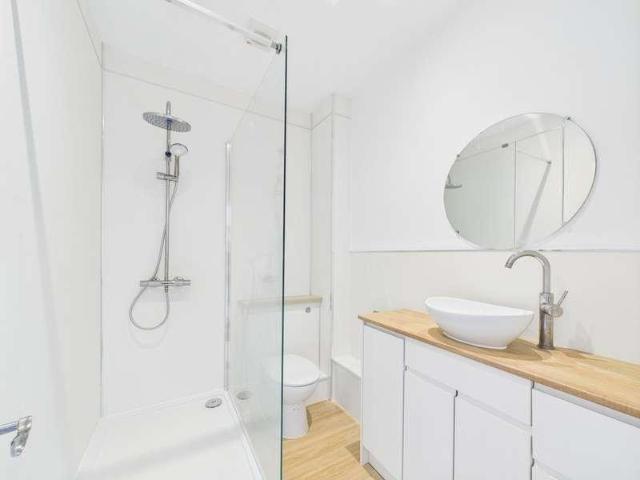 Flat for sale in Old Kent Road, Greater London