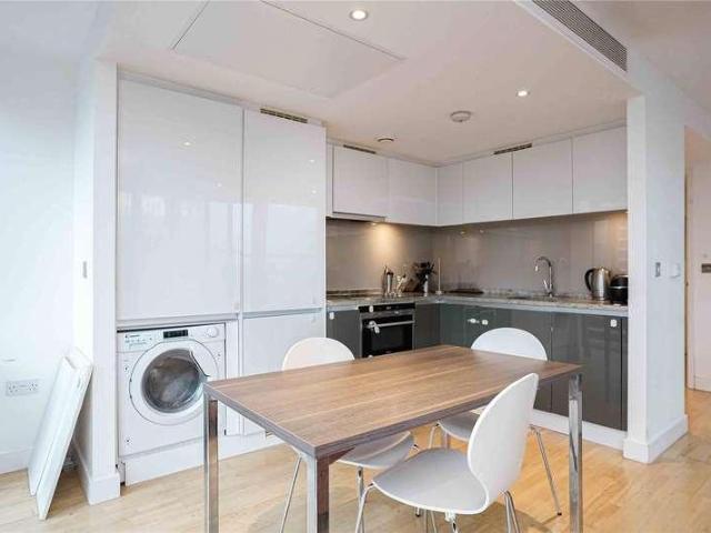 Flat for sale in Canary Wharf, Isle Of Man