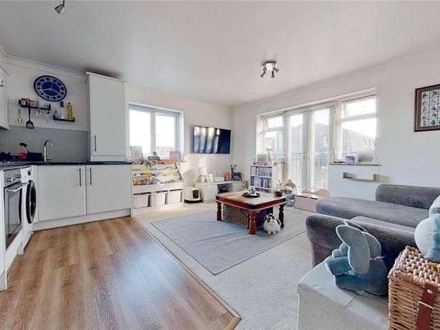 Flat for sale in Fishersgate, West Sussex