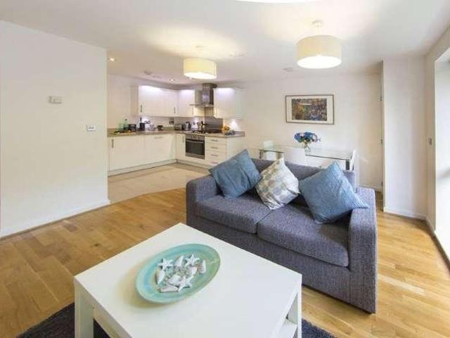 Flat for sale in Elstree and Borehamwood, Borehamwood