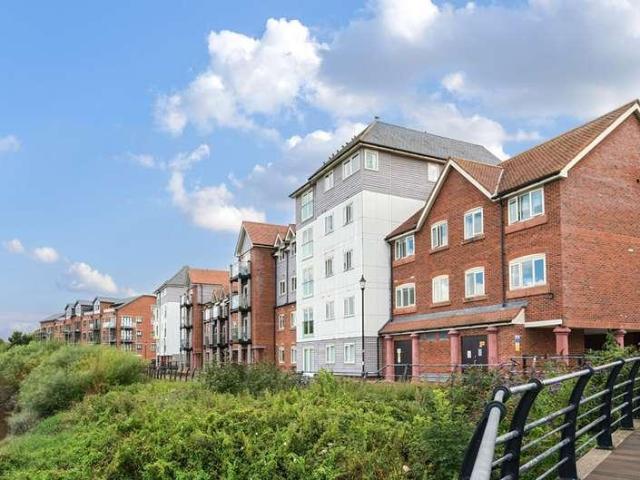 Flat for sale in Hough Green, Chester