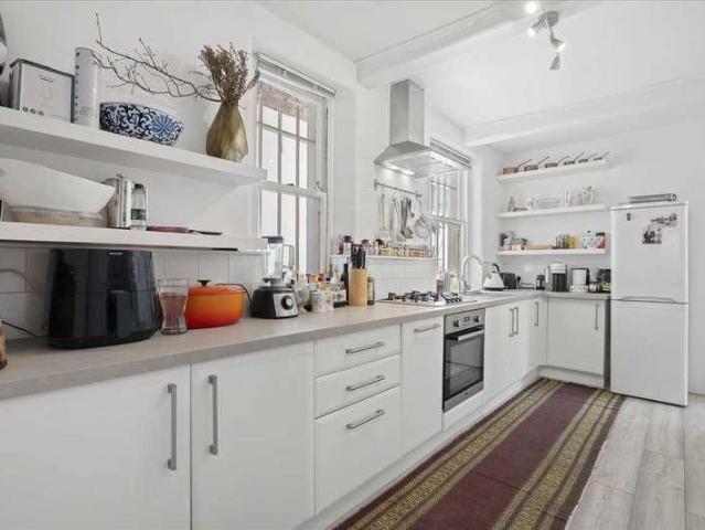 Flat for sale in London Borough of Hounslow, Strand