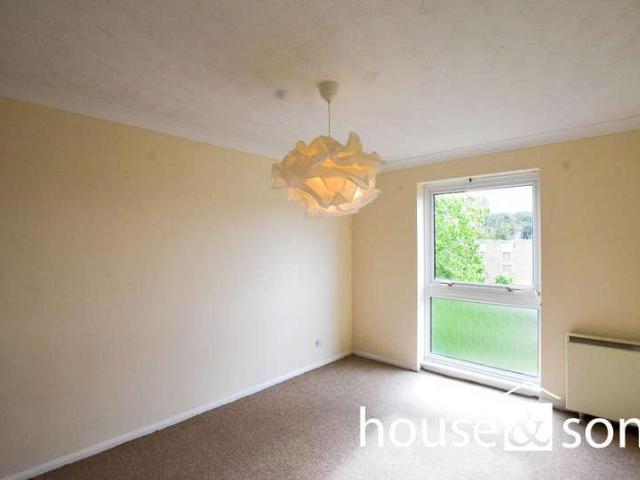 Flat for sale in Winton, Bournemouth