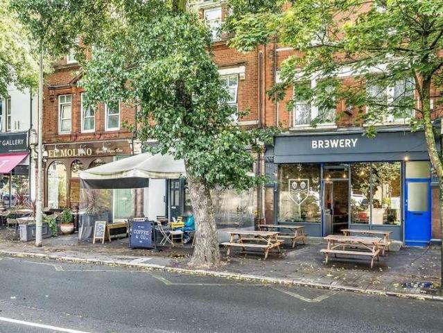 Flat for sale in Penge, Greater London