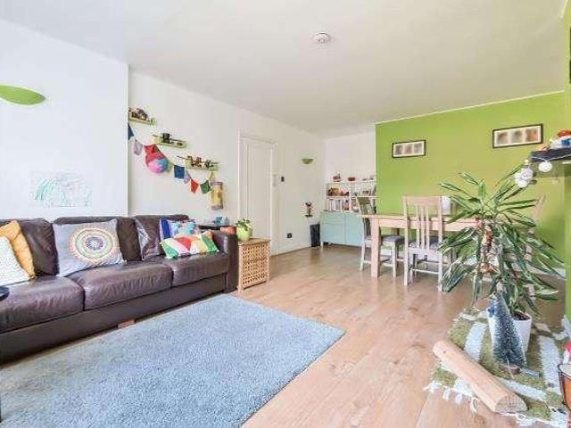 Flat for sale in Whitley, Reading