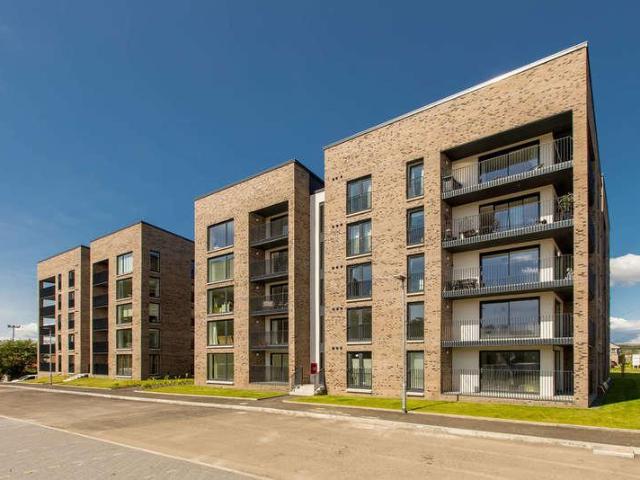 Flat for sale in Dumbarton, Scotland