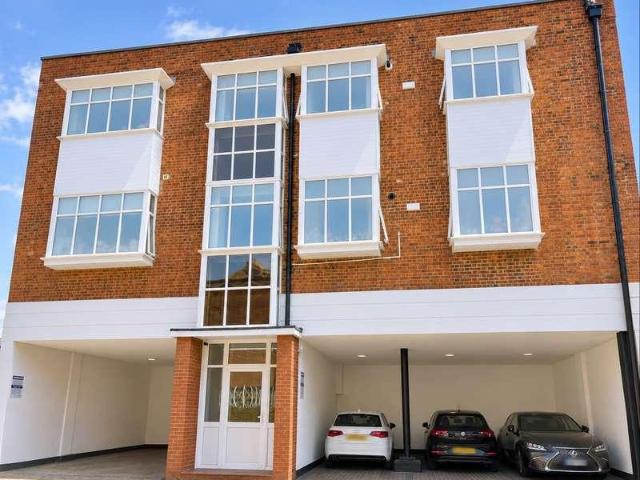 Flat for sale in Dollis Hill, Greater London