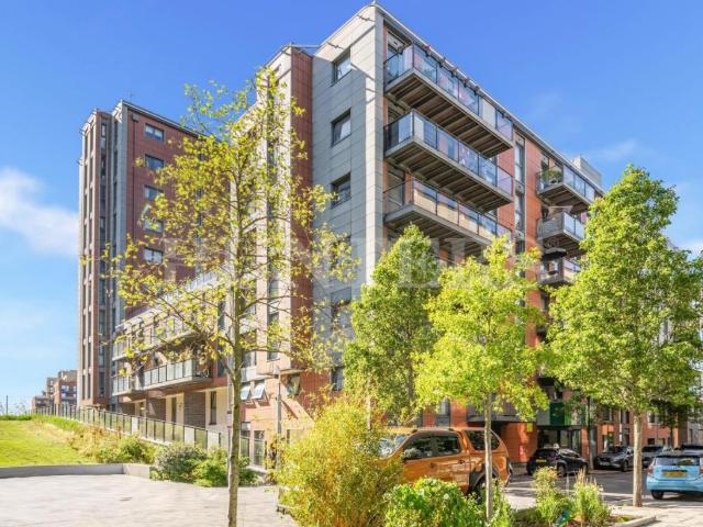 Flat for sale in Hale Village, Tottenham Hale