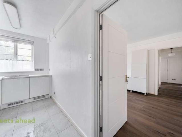 Flat for sale in Anerley, Greater London