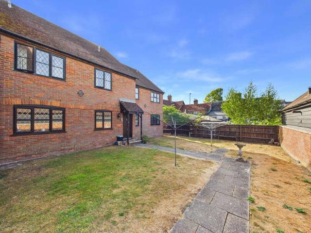 Flat for sale in Princes Risborough, Buckinghamshire