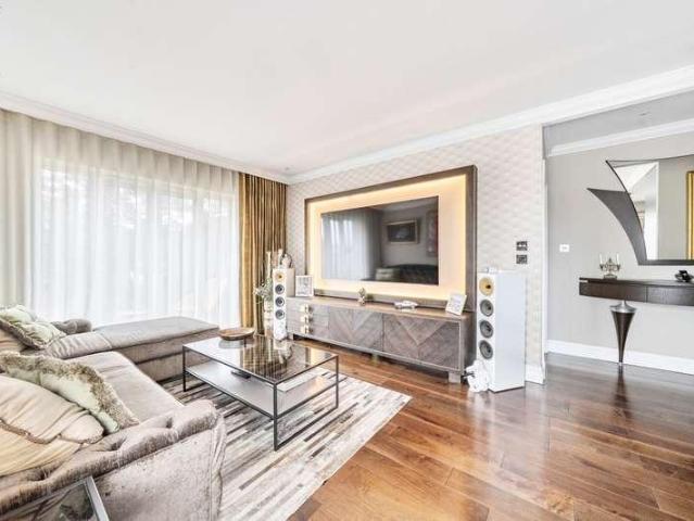 Flat for sale in Newbury Wharf, Newbury