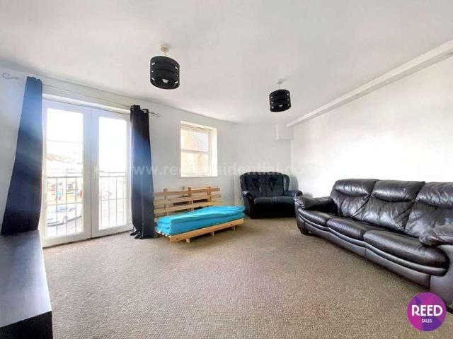 Flat for sale in North Shoebury, Alton Barnes