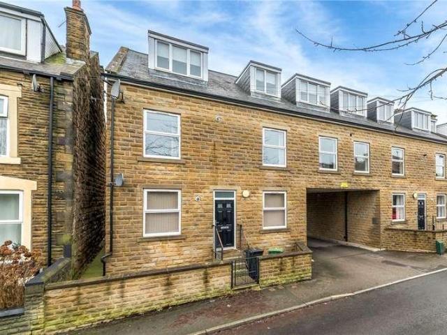 Flat for sale in West Yorkshire