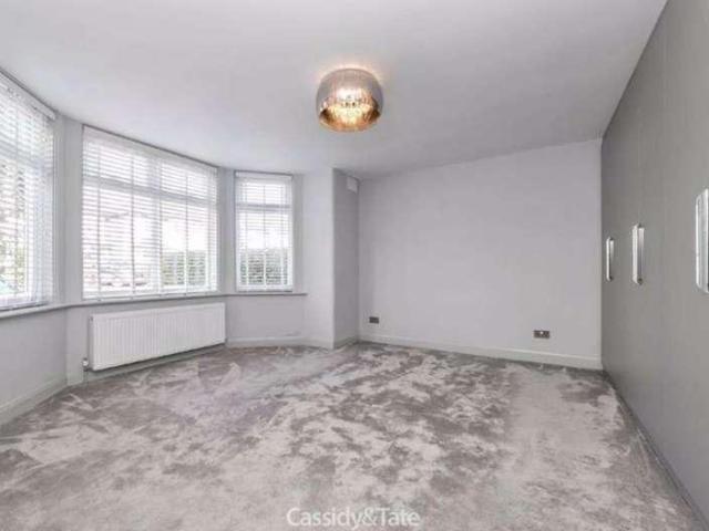 Flat for sale in Mill Hill, Greater London