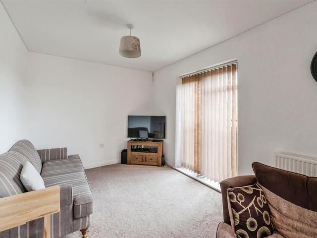 Flat for sale in Grays, Essex