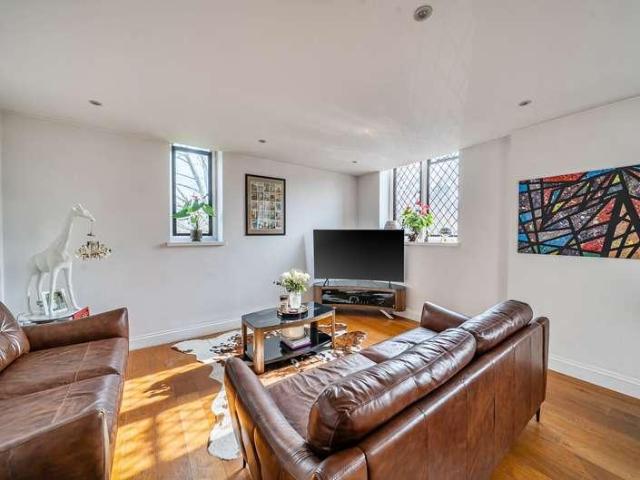 Flat for sale in Clewer Village, Windsor
