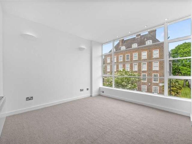 Flat for sale in Paddington, Greater London