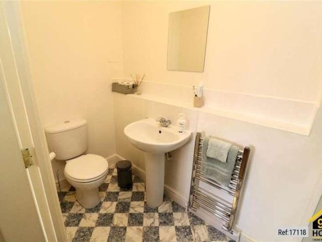 Flat for sale in North End, Greater London