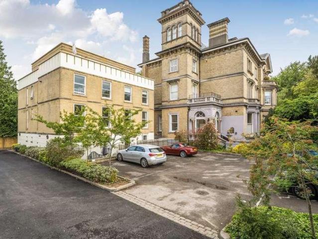 Flat for sale in Broadwater Down, Sandown Park