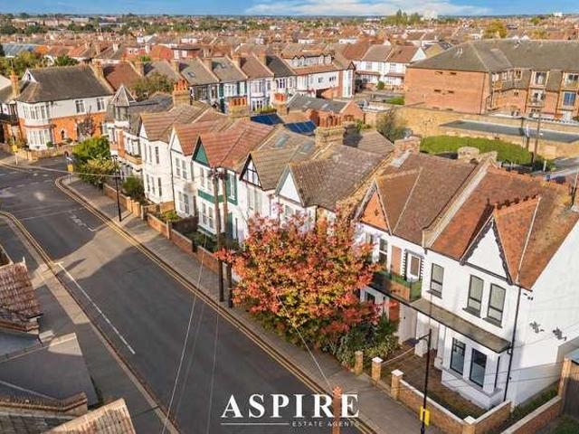 Flat for sale in Leigh on Sea, Southend-on-Sea