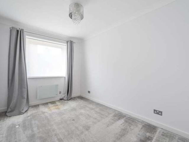 Flat for sale in Boardwalk Place, Cat Hill