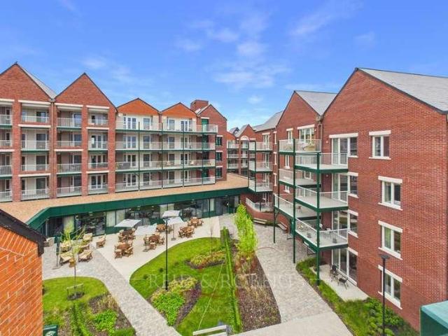 Flat for sale in Boughton, Cheshire