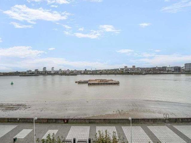 Flat for sale in North Woolwich, Greater London
